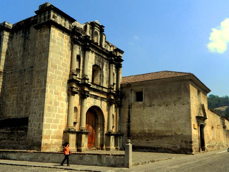 Claustro e iglesia de Capuchinas
